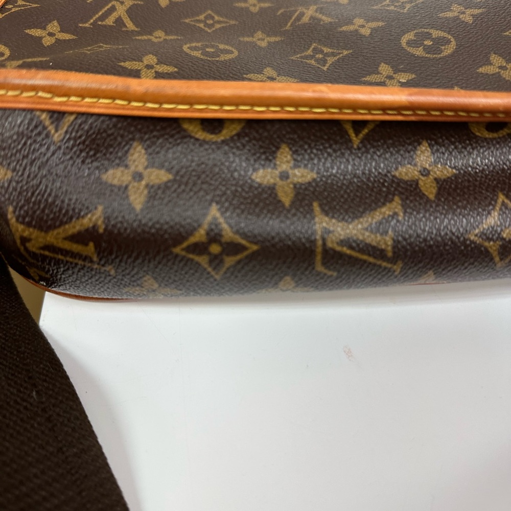 Louis Vuitton Monogram Bosphore GM Messenger Bag - Picture 10 of 13